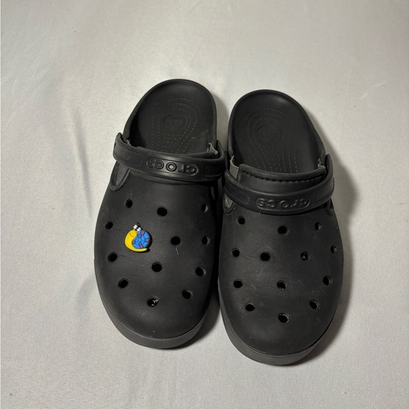 Mens size 7 and women’s size 9 crocs shoes, #G915 - Picture 1 of 5